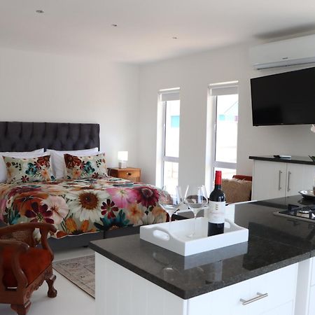 Nivenia Beach House Bettyʼs Bay Exteriör bild