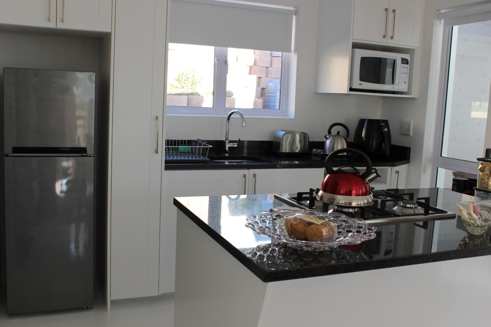 Nivenia Beach House Bettyʼs Bay Exteriör bild